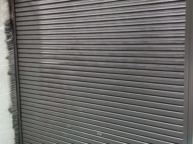 サビたシャッターを一新。店舗もご自宅も見た目アップ！サービスの画像