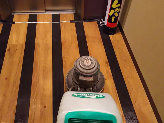 フロアをピカピカに！TOEIC800点の店長が実施　目黒駅前創業36年企業サービスの画像