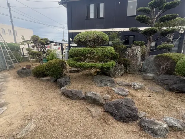 【庭木の剪定】やるなら今がチャンス！サービスの画像