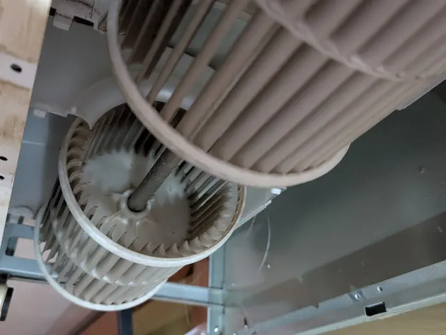 天井取付けエアコンのクリーニングです！サービスの画像