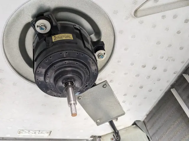 天井取付けエアコンのクリーニングです！サービスの画像