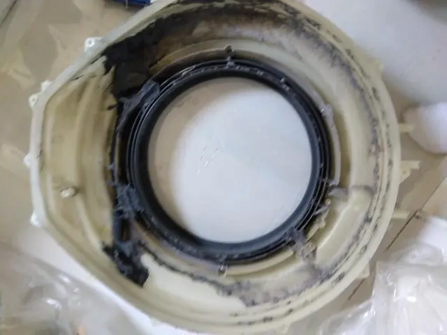 【SHARP専門】糸くず、皮脂汚れ、石鹸カスは洗濯機クリーニングでキレイに。サービスの画像