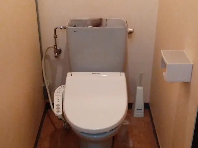 トイレは安らぎの場所!!　便器と一緒に壁床張り替えでリフレッシュ☆まとめてお得！サービスの画像