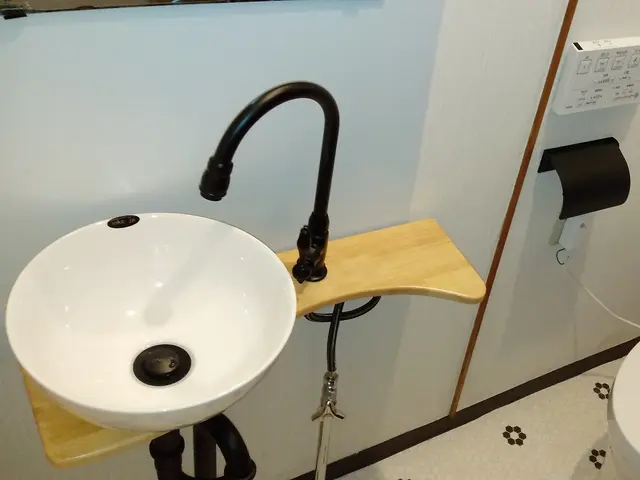 トイレは安らぎの場所!!　便器と一緒に壁床張り替えでリフレッシュ☆まとめてお得！サービスの画像