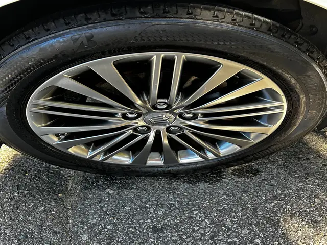 ！特殊洗剤使用手洗い洗車！タイヤの空気圧、ウォッシャー液までフル点検致します。サービスの画像