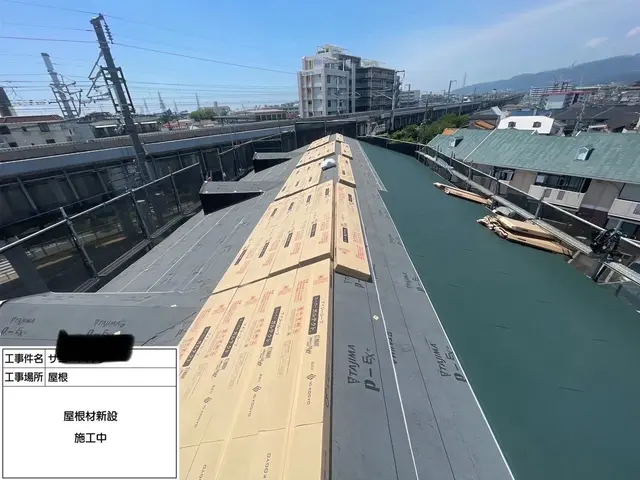 屋根工事と塗装工事は相見積もりは必須です！是非一度お問い合わせ下さい！サービスの画像