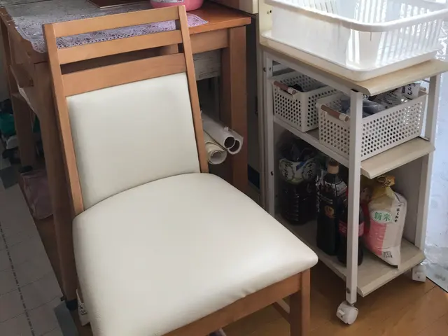 技とお値段で応援！壁穴、壁紙補修！適正安心サービスを提供します。サービスの画像