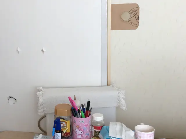 技とお値段で応援！壁穴、壁紙補修！適正安心サービスを提供します。サービスの画像