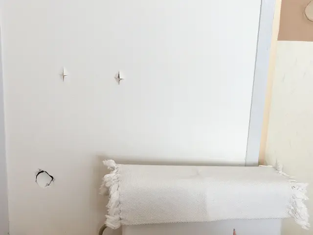 技とお値段で応援！壁穴、壁紙補修！適正安心サービスを提供します。サービスの画像