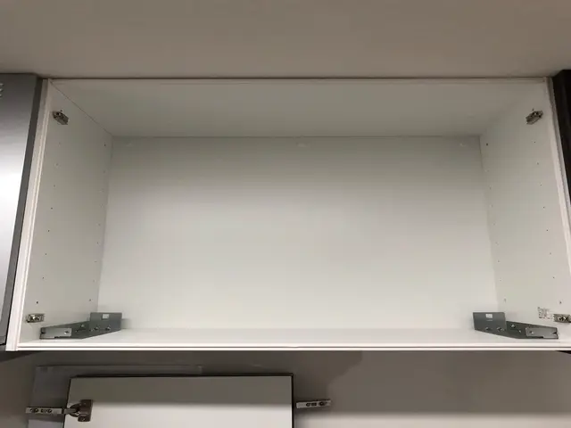 戸建も賃貸物件にも対応します！吊り戸棚内部昇降式キャビネット設置も対応します☆サービスの画像