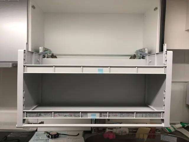 戸建も賃貸物件にも対応します！吊り戸棚内部昇降式キャビネット設置も対応します☆サービスの画像