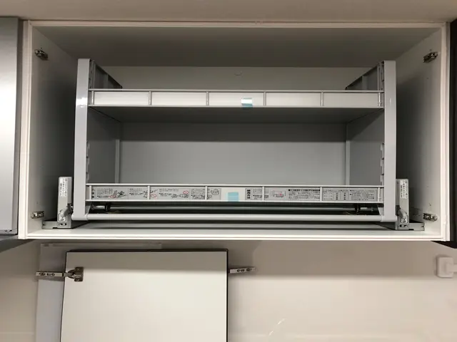 戸建も賃貸物件にも対応します！吊り戸棚内部昇降式キャビネット設置も対応します☆サービスの画像