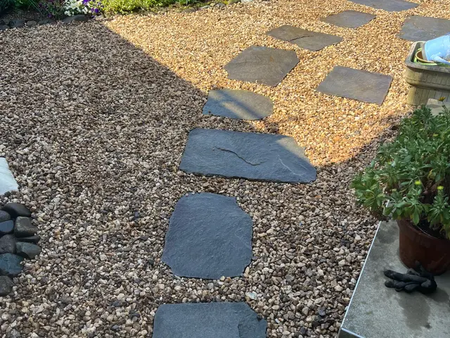 22.23.24年連続アワード入選！【業歴25年】防草シート施工！お任せ下さいサービスの画像