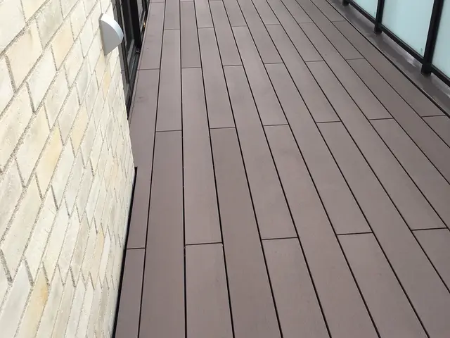 ☆対応可能地域日時確認【技能士監修】ベランダの枯葉や砂埃を除去してスッキリ快適♪サービスの画像