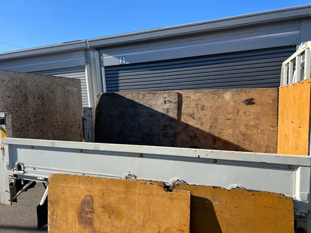 ２トントラック詰め放題パック。丁寧作業と急な依頼にも対応！エアコン撤去無料。サービスの画像