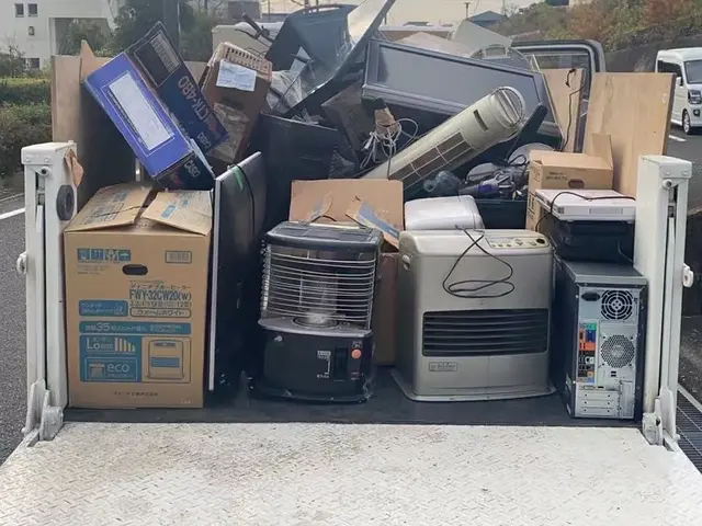 ２トントラック詰め放題パック。丁寧作業と急な依頼にも対応！エアコン撤去無料。サービスの画像