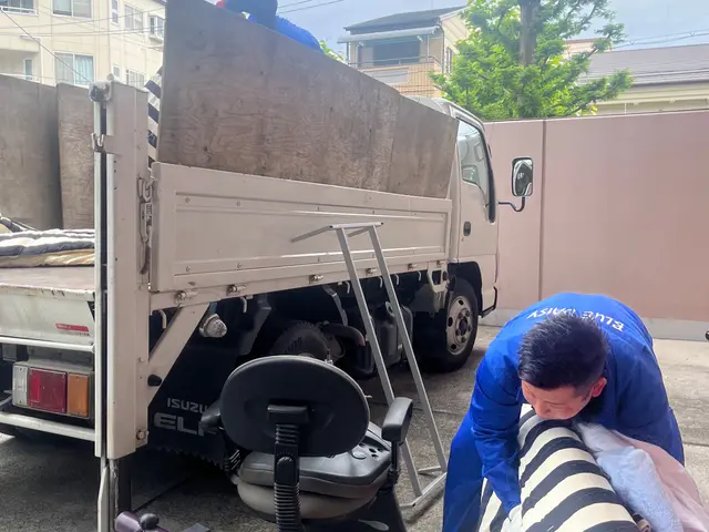 〈親切•丁寧な警察官が手掛ける不用品回収〉まずは質問からお問い合わせください！サービスの画像