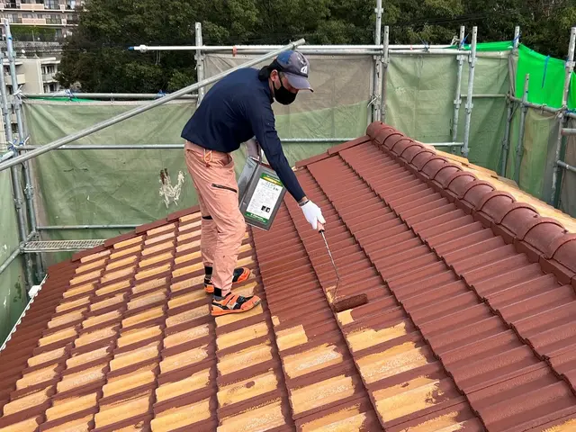 セメント瓦・モニエル瓦・洋瓦など屋根塗装は完全自社施工の中里塗装へサービスの画像