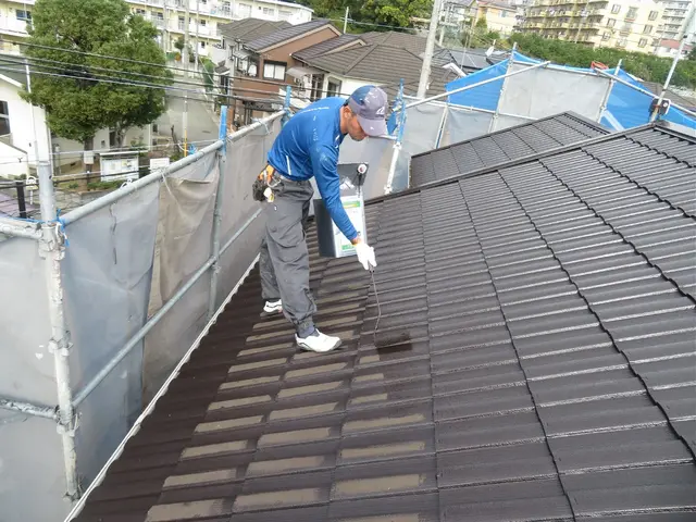 セメント瓦・モニエル瓦・洋瓦など屋根塗装は完全自社施工の中里塗装へサービスの画像