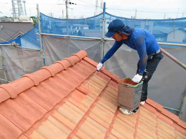 セメント瓦・モニエル瓦・洋瓦など屋根塗装は完全自社施工の中里塗装へサービスの画像