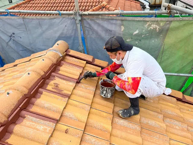 セメント瓦・モニエル瓦・洋瓦など屋根塗装は完全自社施工の中里塗装へサービスの画像