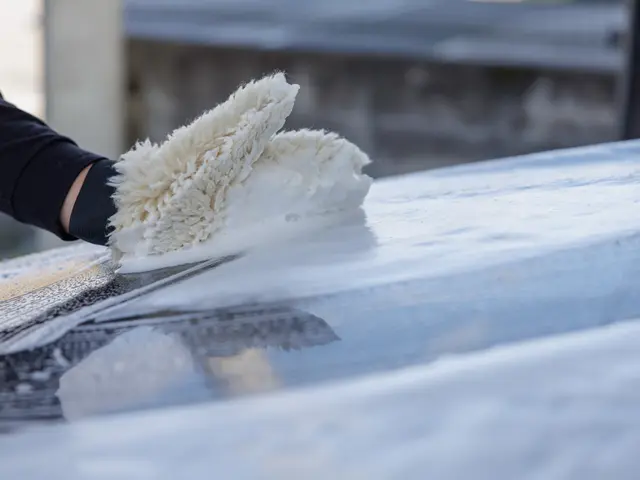 フロントガラスの撥水サービス中！経験と知識を活かして愛車の美しさを甦らせますサービスの画像