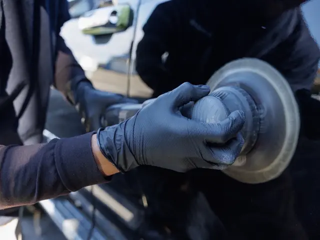 フロントガラスの撥水サービス中！経験と知識を活かして愛車の美しさを甦らせますサービスの画像