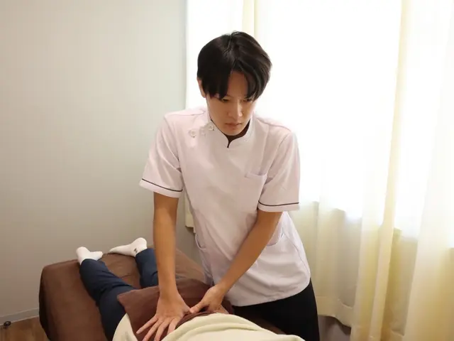 柔道整復師資格で安心！強押し対応も可能な専門施術！姿勢改善の筋トレ方法も教えますサービスの画像