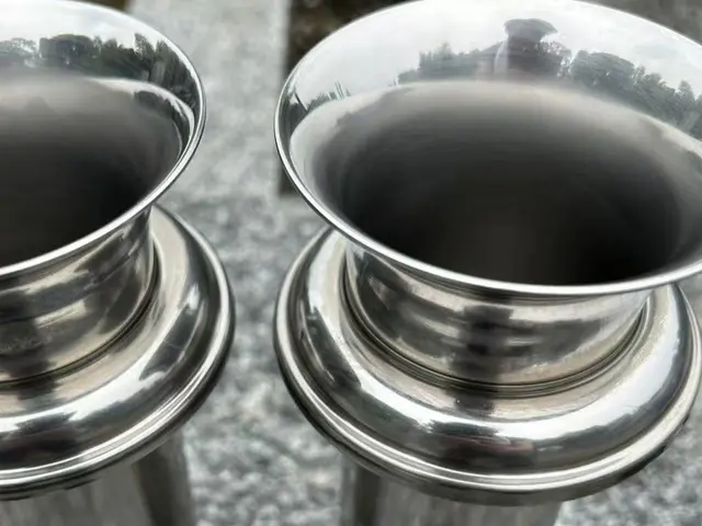 只今、期間限定割引！ご先祖様の墓石の苔や黒ずんだ水垢除去。見違えるほど綺麗に。サービスの画像