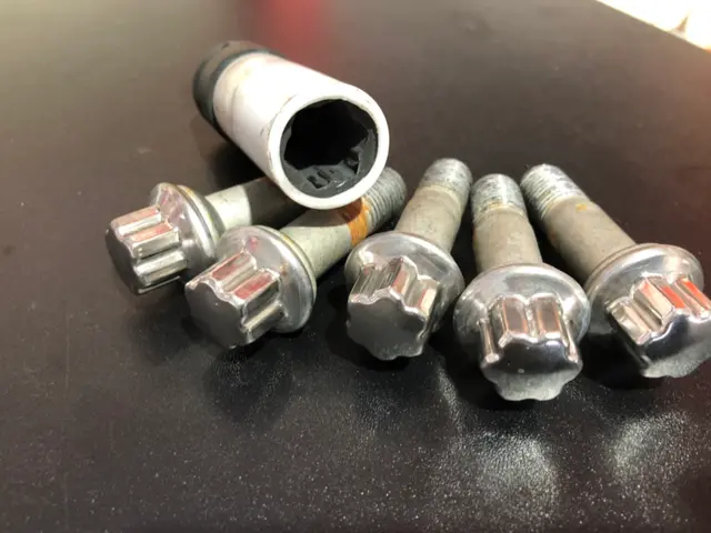 ◆大手企業経験あり◆安心国家2級整備士◆タイヤWAX施工◆30分〜1時間程サービスの画像