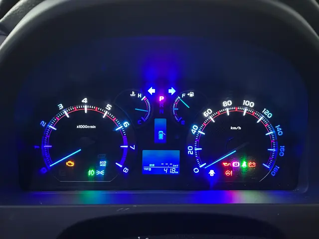 ウインカーをポジション化するリレーの取り付けです。サービスの画像