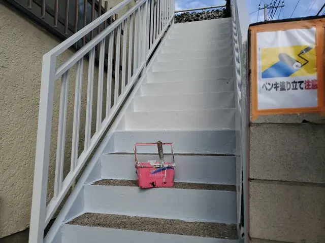 部屋の中の塗装、古くなりました、家具なども塗装します。サービスの画像