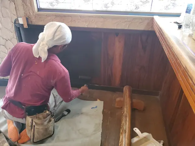 部屋の中の塗装、古くなりました、家具なども塗装します。サービスの画像