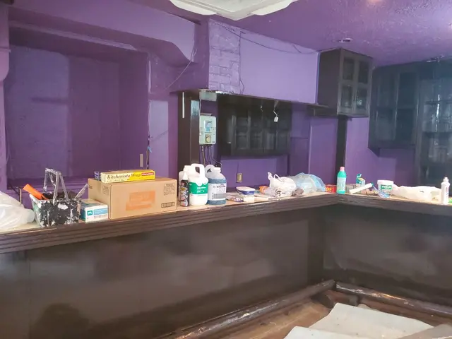 部屋の中の塗装、古くなりました、家具なども塗装します。サービスの画像