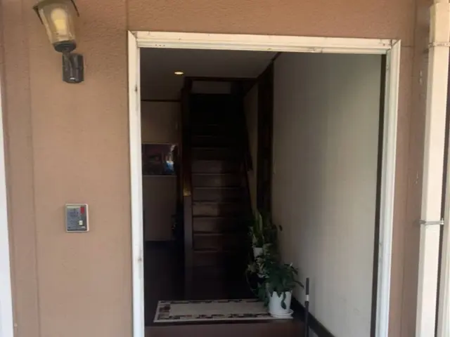 玄関ドアカバー工事【豊富な取引メーカーでニーズに合った提案が可能！】サービスの画像