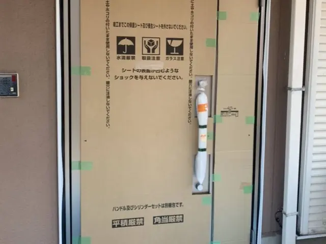 玄関ドアカバー工事【豊富な取引メーカーでニーズに合った提案が可能！】サービスの画像