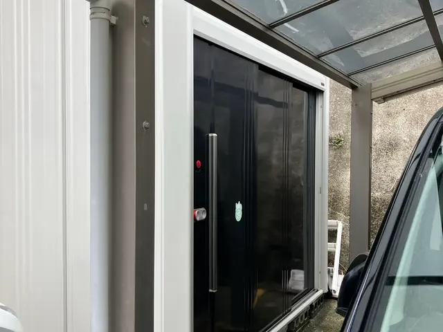 要らない物置！飛んじゃう前に！サービスの画像