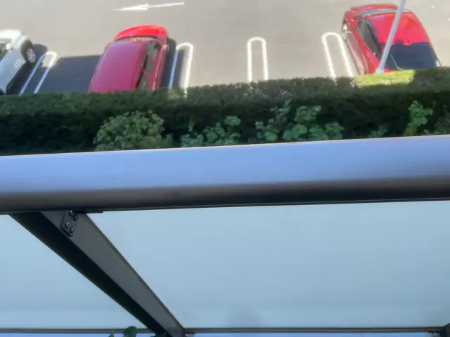 丁寧な説明と安心の直接施工！フローリングや扉・建具・サッシなどを補修致します。サービスの画像