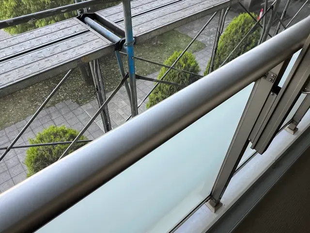 丁寧な説明と安心の直接施工！フローリングや扉・建具・サッシなどを補修致します。サービスの画像