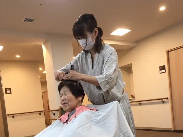 福祉訪問理美容歴10年以上の経験豊富なスタッフが満足のいくサービスを提供します！サービスの画像