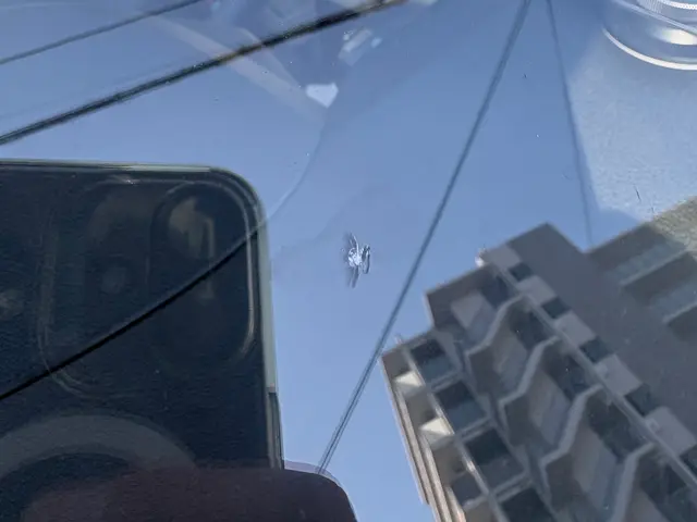 【フロントガラスの飛び石修理】リペアで綺麗になるかもしれませんよ！？サービスの画像