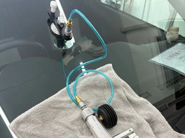 【フロントガラスの飛び石修理】リペアで綺麗になるかもしれませんよ！？サービスの画像