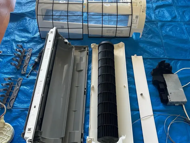 エアコンクリーニングは！完全分解洗浄1択！各種バーコード、クレカ決済できます。サービスの画像