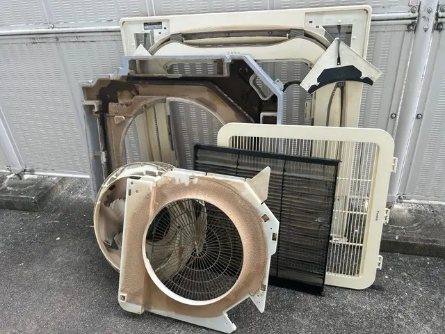 プロの技術でキレイな空気でお客様を迎えられるように徹底的に洗います！！！サービスの画像