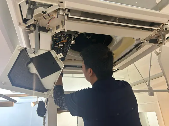 プロの技術でキレイな空気でお客様を迎えられるように徹底的に洗います！！！サービスの画像