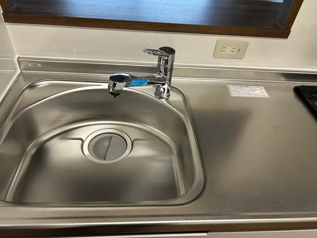 【必ず女性店長が施工♪】普段使うシンクやコンロもスッキリ★エリア外/時間外もOKサービスの画像