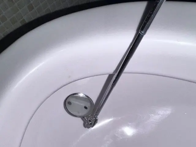 トイレのイヤナ臭いの原因になる尿石や黒ずみ手の届きにくい汚れもしっかり落としますサービスの画像