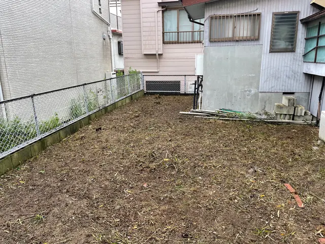 手に負えなくなった雑草お任せください！雑草対策もご相談ください♪ゴミ回収費コミ！サービスの画像