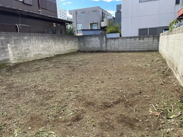 手に負えなくなった雑草お任せください！雑草対策もご相談ください♪ゴミ回収費コミ！サービスの画像