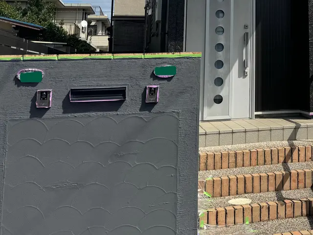 外壁診断士・一級塗装技能士の資格を持つ店長が現地調査し施工、自社施工→安価・安心サービスの画像